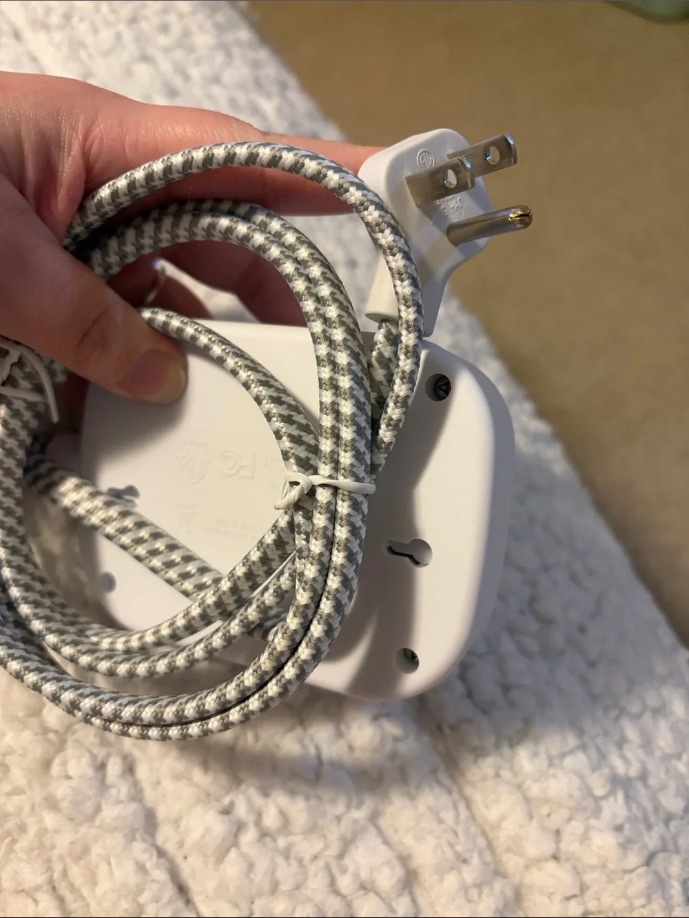 White iSmart USB Power Strip with Braided Cord